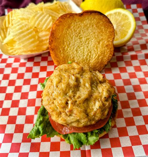 How many calories are in crab cake sandwich - calories, carbs, nutrition