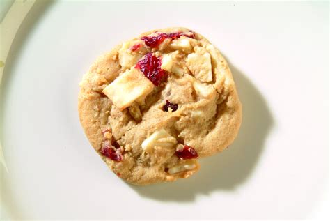 How many calories are in cranberry white chocolate duo cookie - calories, carbs, nutrition