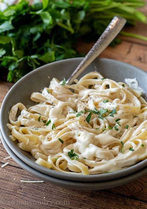 How many calories are in cream/alfredo sauce recipe - calories, carbs, nutrition