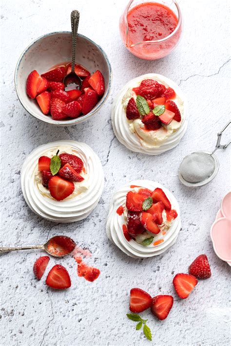 How many calories are in cream meringues - calories, carbs, nutrition