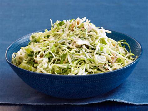 How many calories are in creamy coleslaw with grapes and walnuts - calories, carbs, nutrition