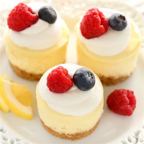 How many calories are in creamy lemon cheesecake - calories, carbs, nutrition