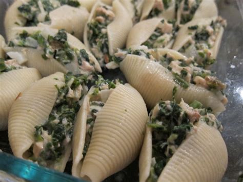 How many calories are in creamy shells with tuna and spinach - calories, carbs, nutrition