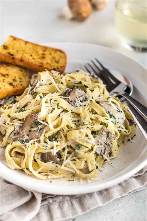 How many calories are in creamy vegetable tagliatelle served with garlic bread and side salad - calories, carbs, nutrition