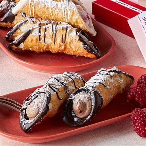 How many calories are in crepe chocolate mousse cannoli plt - calories, carbs, nutrition