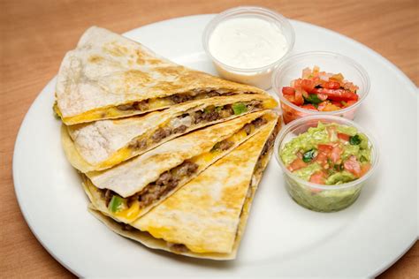 How many calories are in crisol quesadilla carne de cerdo 3 ea - calories, carbs, nutrition