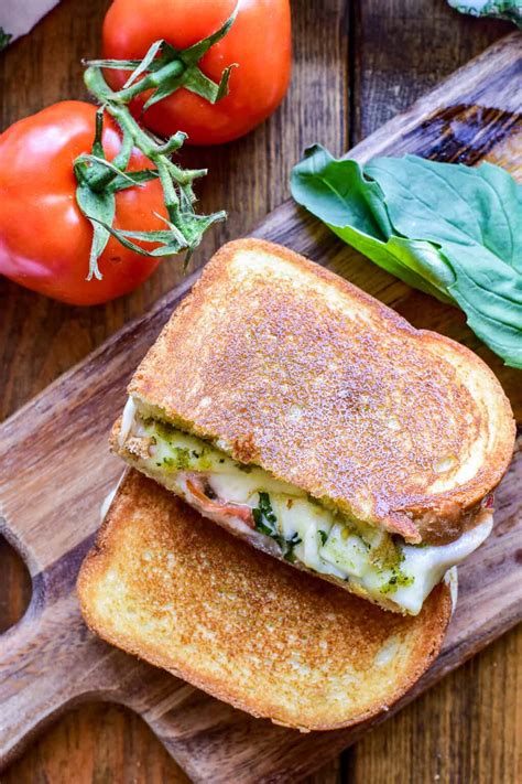 How many calories are in crispy caprese grilled cheese - calories, carbs, nutrition