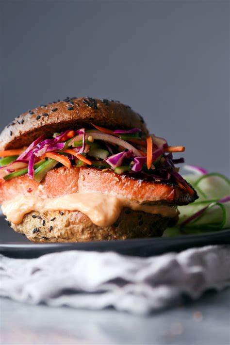 How many calories are in crispy salmon and slaw sandwich - calories, carbs, nutrition