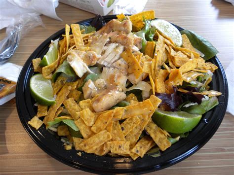 How many calories are in crispy southwestern salad with chicken - calories, carbs, nutrition