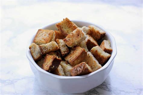 How many calories are in croutons wheat 1 oz - calories, carbs, nutrition