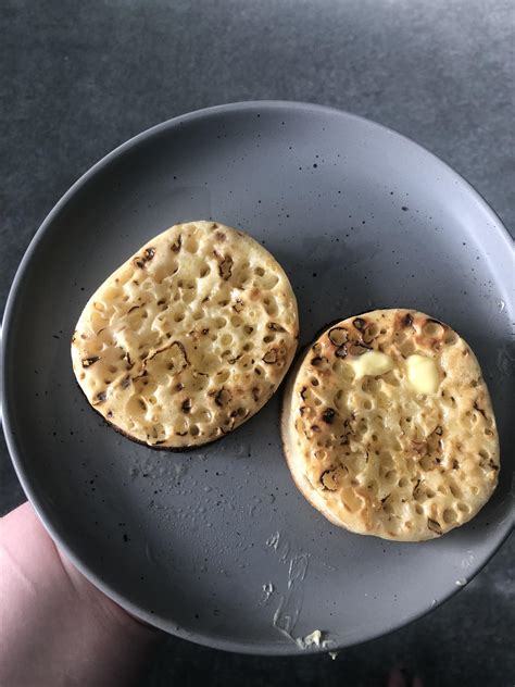 How many calories are in crumpets with butter - calories, carbs, nutrition