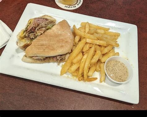 How many calories are in cuban panini - calories, carbs, nutrition