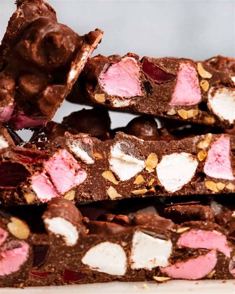 How many calories are in dark rocky road - calories, carbs, nutrition