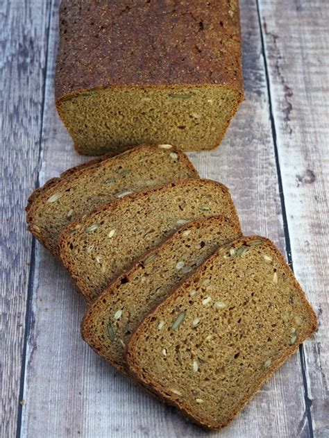 How many calories are in dark rye bread - calories, carbs, nutrition