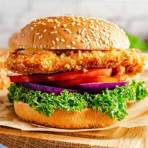 How many calories are in deluxe crispy buffalo chicken sandwich - calories, carbs, nutrition