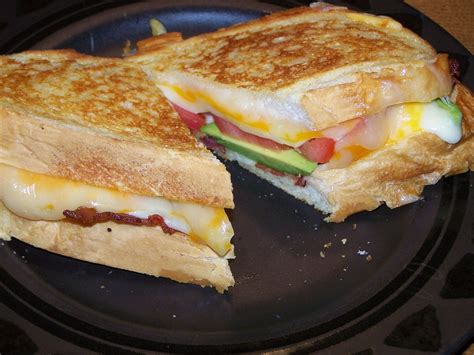 How many calories are in deluxe grilled cheese - calories, carbs, nutrition