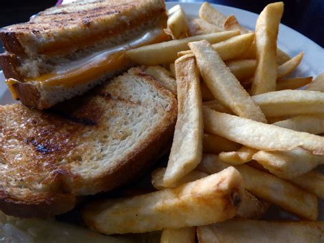 How many calories are in deluxe grilled cheese with french fries - calories, carbs, nutrition