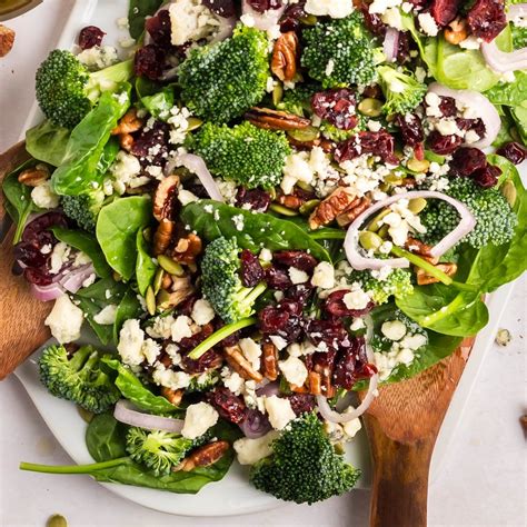 How many calories are in dijon chicken and berry spinach salad - calories, carbs, nutrition