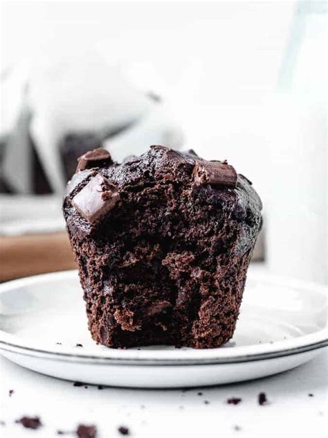 How many calories are in double chocolate chip muffin - calories, carbs, nutrition