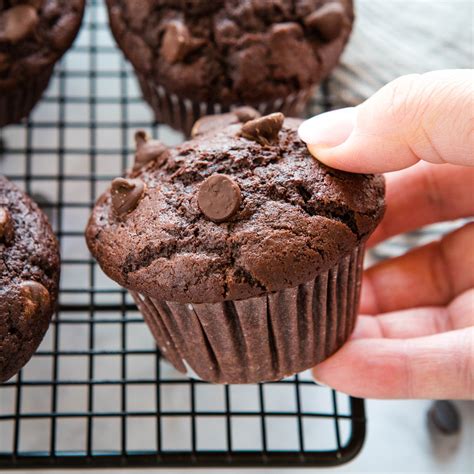 How many calories are in double chocolate chip muffin 1 - calories, carbs, nutrition