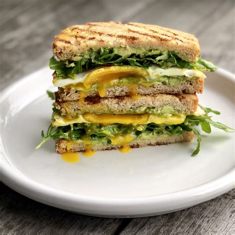 How many calories are in egg and avocado sandwich - calories, carbs, nutrition