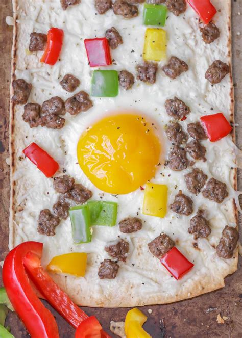 How many calories are in egg breakfast flatbread pizza - calories, carbs, nutrition