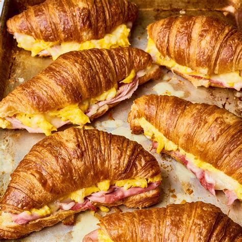 How many calories are in egg cheese croissant - calories, carbs, nutrition