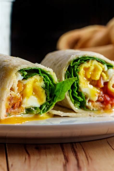 How many calories are in egg salad wrap - calories, carbs, nutrition