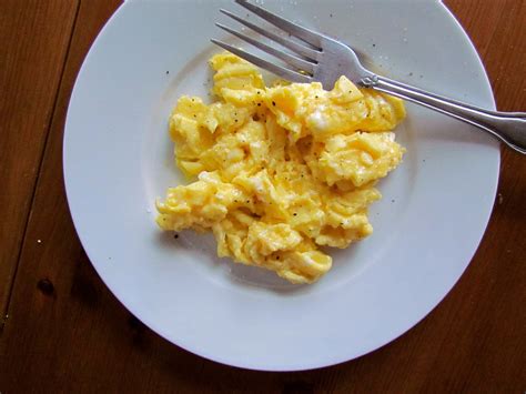 How many calories are in egg whites scrambled margarine 1/2 cup - calories, carbs, nutrition