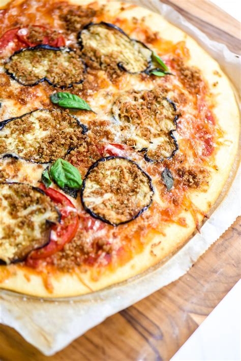 How many calories are in eggplant parmesan pizza - calories, carbs, nutrition