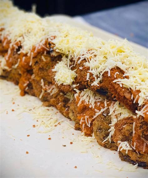 How many calories are in eggplant parmesan stromboli - calories, carbs, nutrition