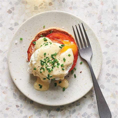 How many calories are in eggs benedict with canadian bacon - calories, carbs, nutrition