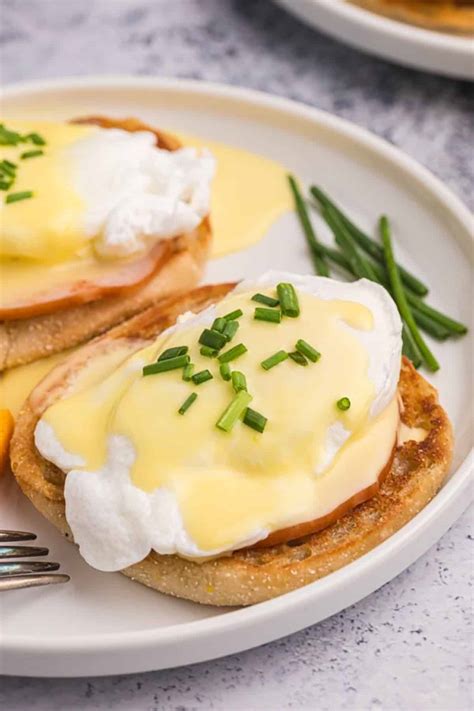 How many calories are in eggs benedict with ham - calories, carbs, nutrition