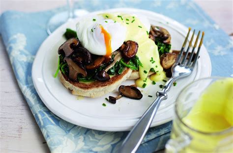 How many calories are in eggs benedict with ham and wilted spinach - calories, carbs, nutrition