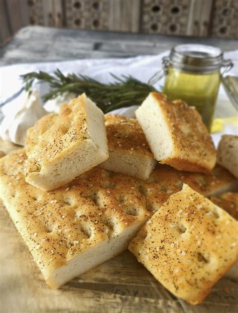 How many calories are in elements - garlic and herb focaccia - calories, carbs, nutrition