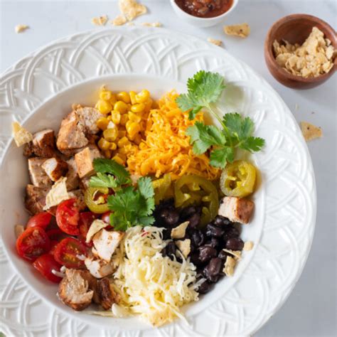 How many calories are in elements - southwestern chicken grains bowl - calories, carbs, nutrition