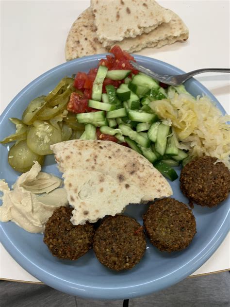 How many calories are in falafel, tzatziki and hummus baguette - calories, carbs, nutrition