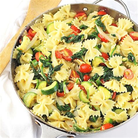 How many calories are in farfalle tomato feta spinach casserette - calories, carbs, nutrition