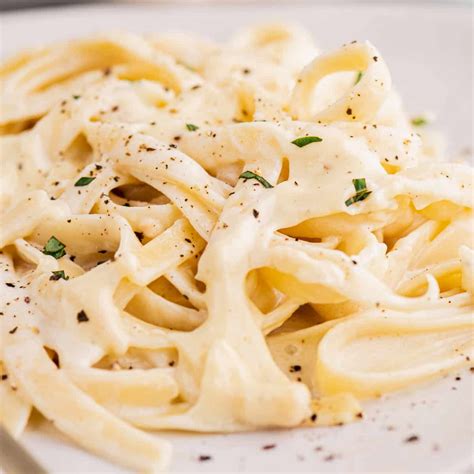 How many calories are in fettuccini roasted garlic alfredo - calories, carbs, nutrition