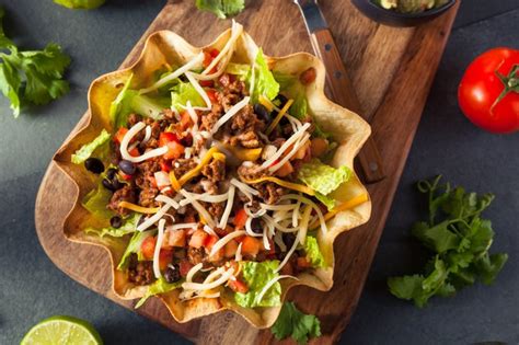 How many calories are in fiesta salad - calories, carbs, nutrition