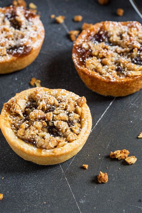 How many calories are in filo mincemeat pie with crumble topping - calories, carbs, nutrition