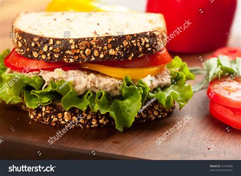 How many calories are in fish sandwich with multigrain bun - calories, carbs, nutrition