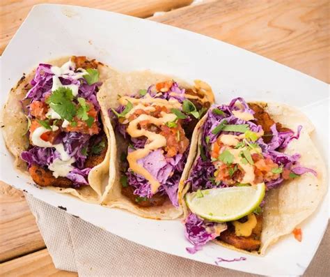 How many calories are in fish tacos - calories, carbs, nutrition