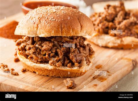 How many calories are in florida style bbq beef with wheat bun - calories, carbs, nutrition