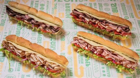 How many calories are in footlong ham turkey with swiss cheese sub - calories, carbs, nutrition