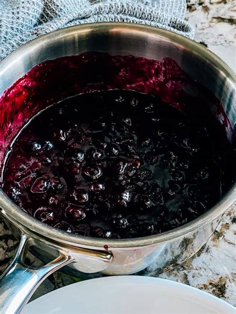 How many calories are in fresh berry compote - calories, carbs, nutrition