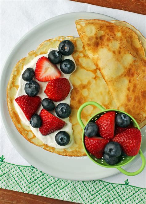 How many calories are in fresh berry crepes - calories, carbs, nutrition