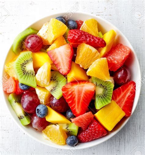 How many calories are in fresh berry salad - calories, carbs, nutrition