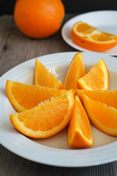How many calories are in fresh orange wedges (63149.0) - calories, carbs, nutrition