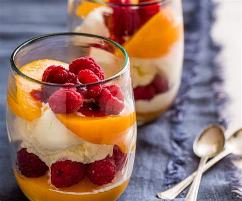 How many calories are in fresh peach melba - calories, carbs, nutrition